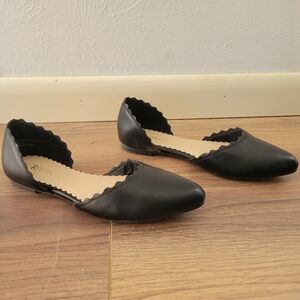 Restricted point toe scalloped flats
